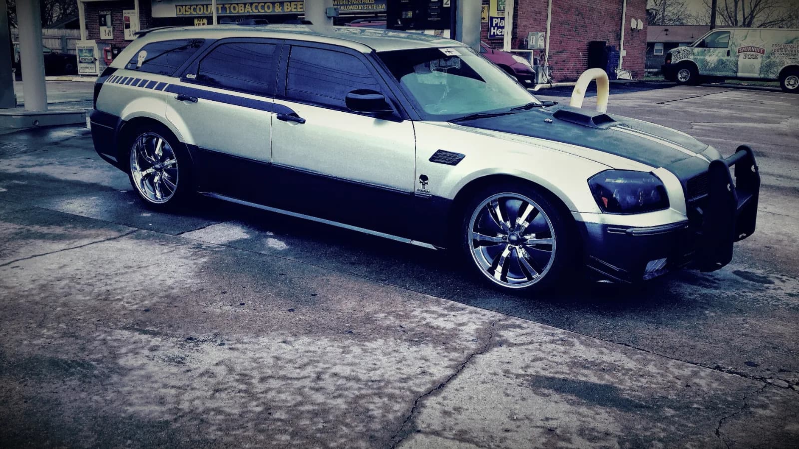 2005 Dodge Magnum garage profile 2005 Dodge Magnum owned by MoparPunisher552 — similar build on CarCultureHQ