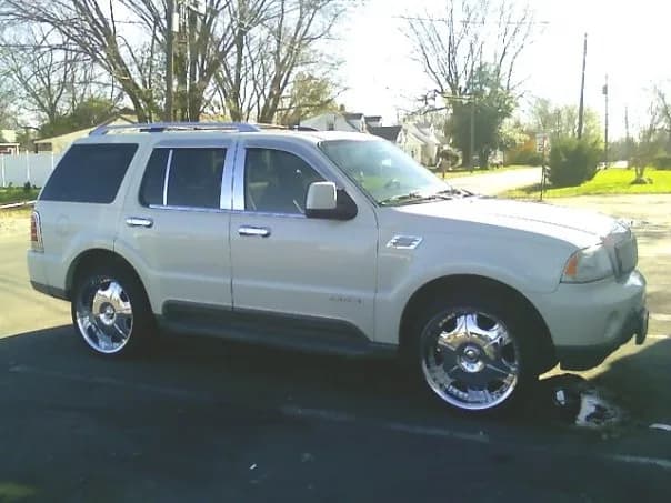 2004 Lincoln Aviator - Ddog2k3's Garage Ddog2k3's custom 2004 Lincoln Aviator build at CarCultureHQ